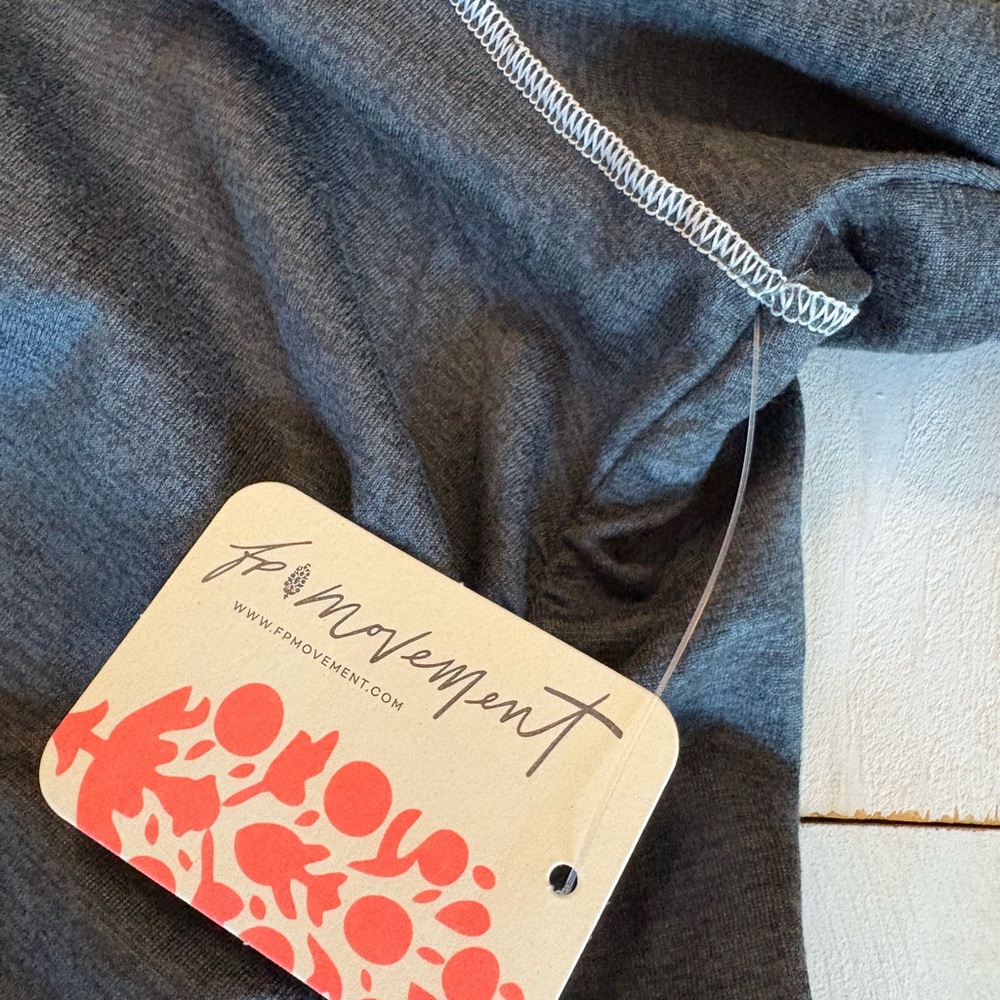 The Free People Movement Women’s Grey Right Or Run Long Sleeve Layer in XL NWT - Picture 10 of 10